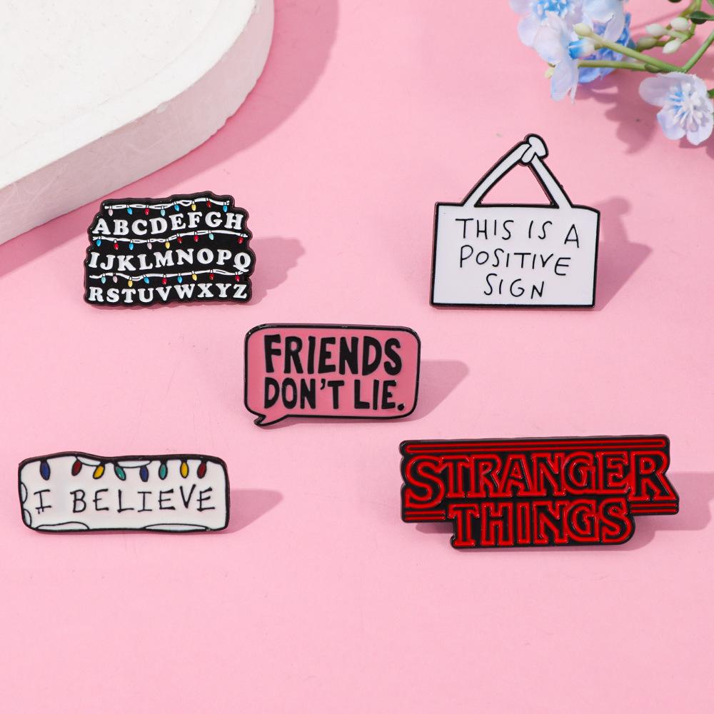 34 Odcinek Metalowa Odznaka Stranger Things Film Przygodowy Fantasy Postacie Filmowe i Telewizyjne Akcesoria Broszka ze Stopu Pin