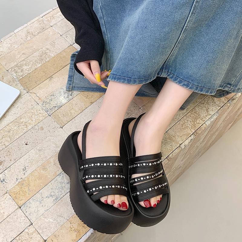 European station rhinestone sandals women's 2025 summer wear small height increase cool slippers muffin platform holiday Roman shoes