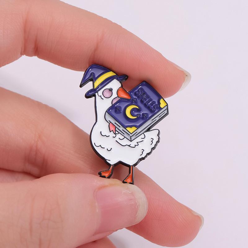 Creative Cartoon Duck Shaped Brooch Unique Gift Item Stylish Metal Badge For All Ages
