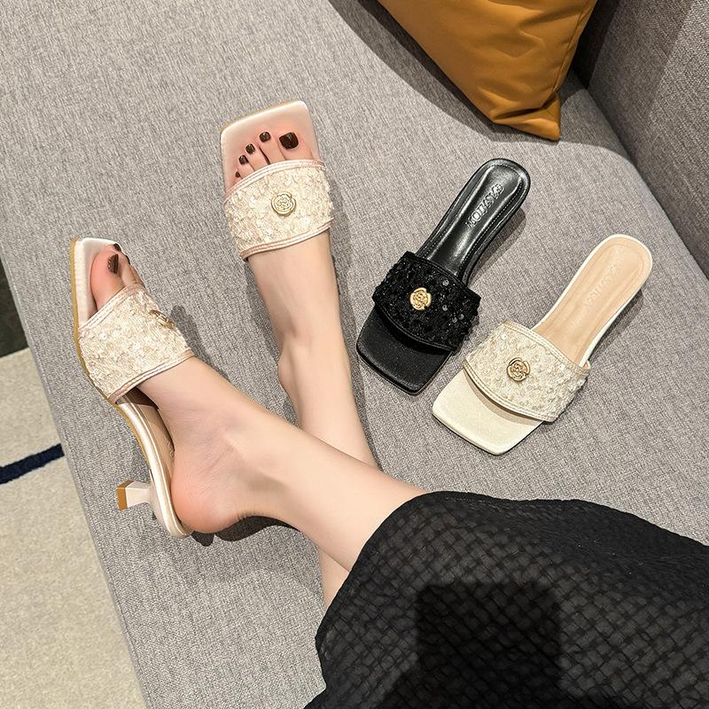 Cool slippers women wear gentle small fragrant wind 2025 word open toe summer new square head metal sequins cool slippers