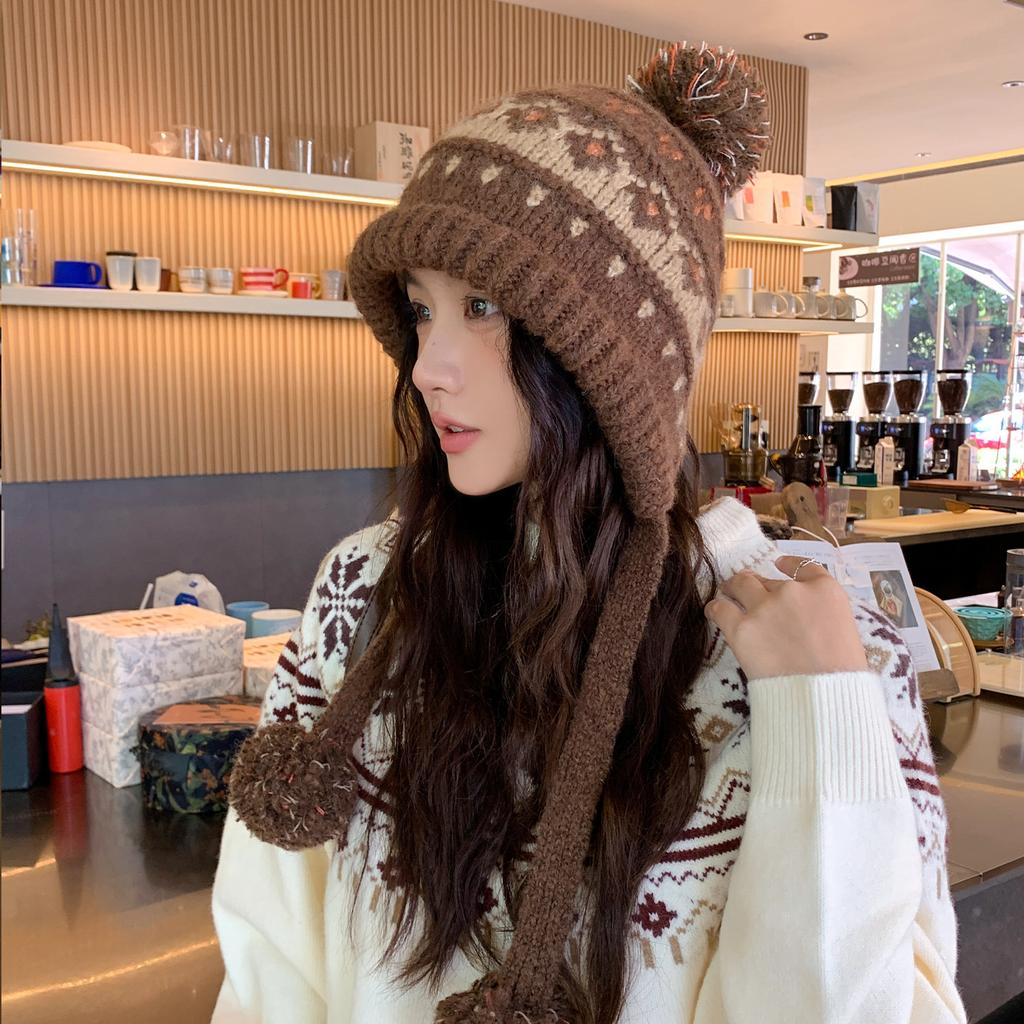 New Fair Isle style knitted hat for women, autumn and winter warm woolen hat, cold-proof ear protection hat for cycling, face-slimming Lei Feng hat