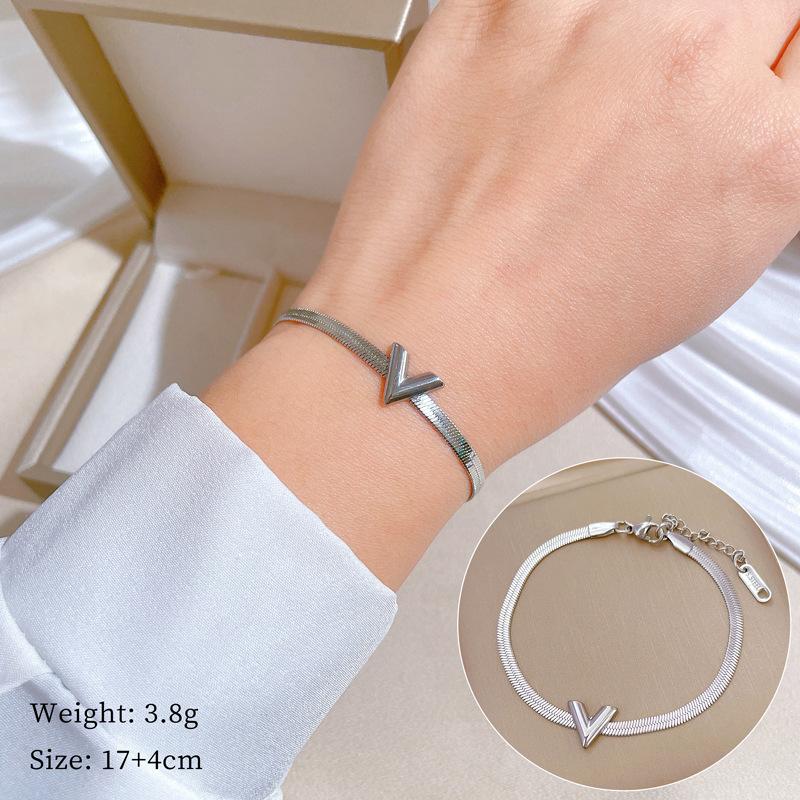 

Dongmen Personalized Minimalist Style V Letter Mori Chain Bracelet Female Retro Girlfriend