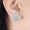Huitan Stříbrná barva Náušnice do ucha s designem drápku pro ženy Bling Bling Zirkony Křišťálové doplňky Moderní trendy