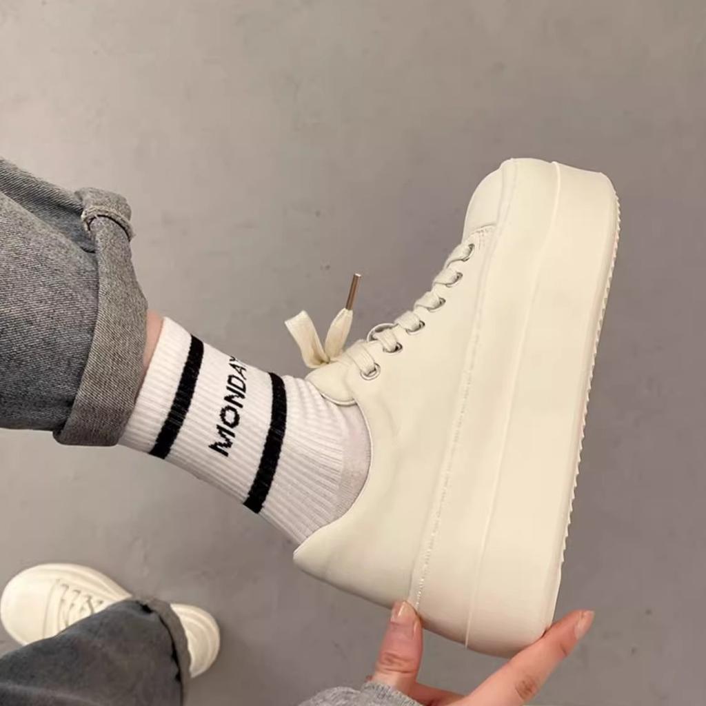 Korean version 2025 new fashion commuter retro high-value platform white shoes versatile light casual sports shoes