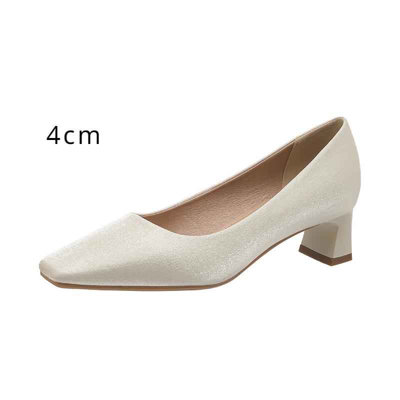 Französische Satin-High-Heels, dicke Absätze im Feenstil, rote Hochzeitsschuhe, kleine Temperamentschuhe mit quadratischer Spitze