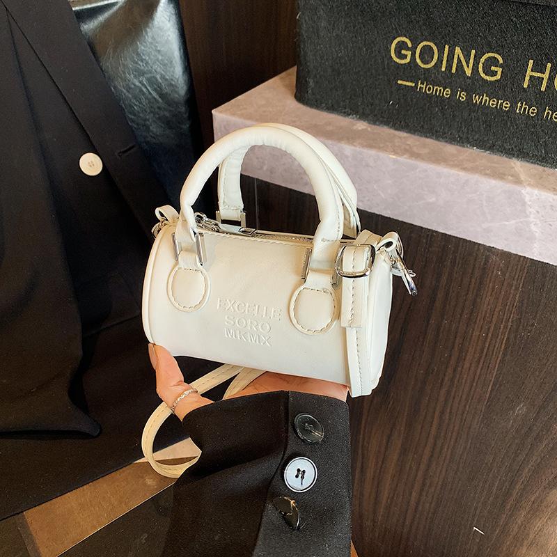 

Spring and summer high-end women s bags 2025 new fashion versatile niche messenger bags super hot portable bowling bags белый
