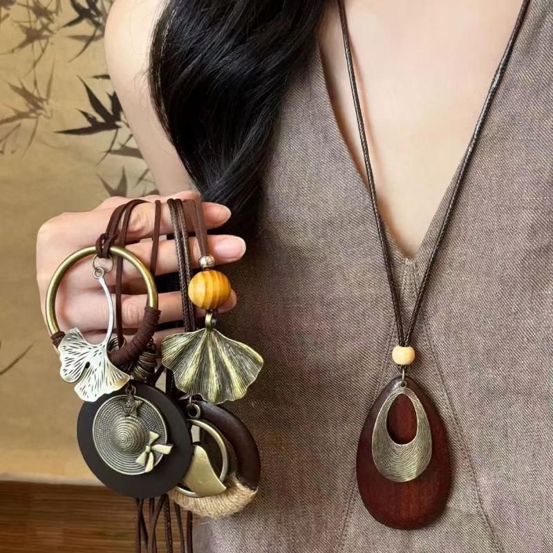 Feather Leaf Pendant Necklace New Chinese Style Vintage Ethnic Double Layered Lightweight Jewelry for All Day Comfort Wear