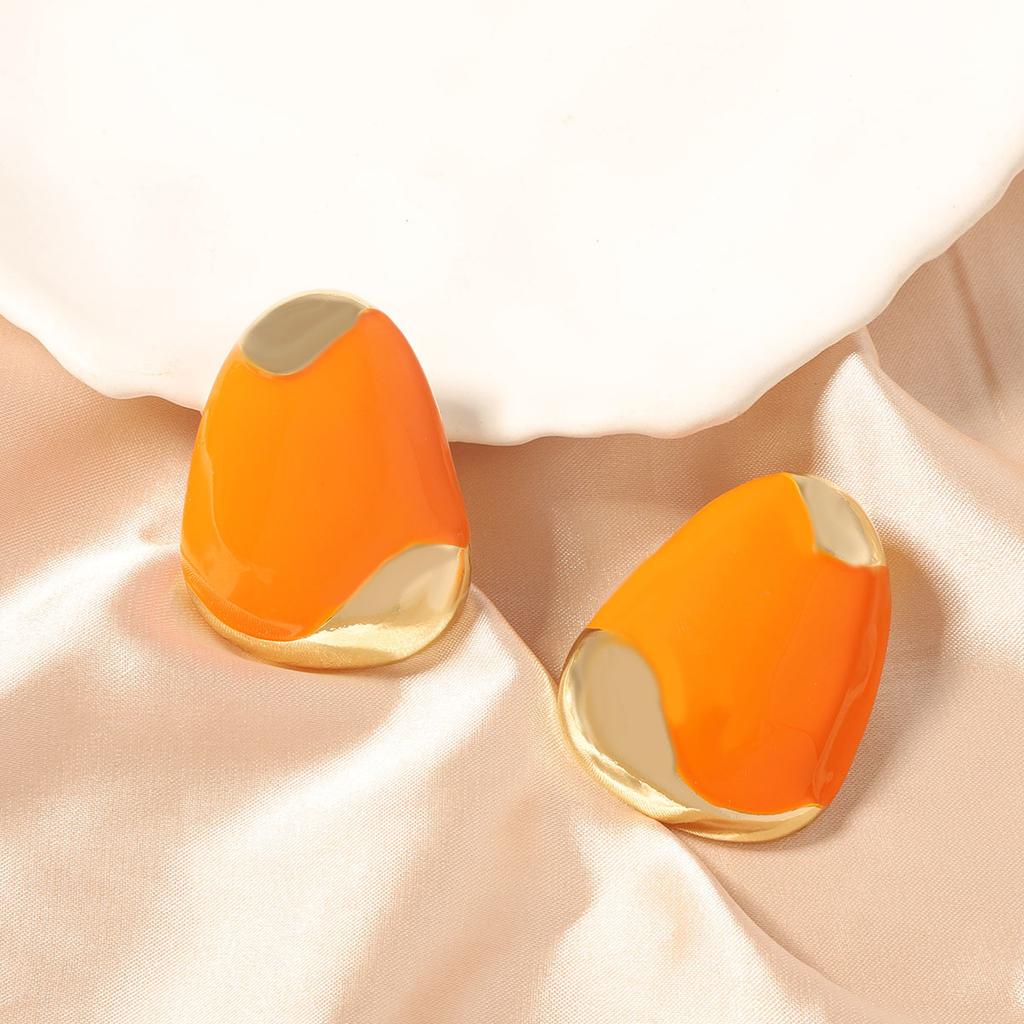 The creative and unique design sense, fresh and sweet, multi-color geometric quadrilateral ear studs are simple and elegant