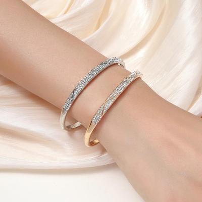 Elegante Pulsera Ovalada Engastada con Diamantes - Moda Femenina, Elegante Accesorio de Joyería para el Trayecto Diario