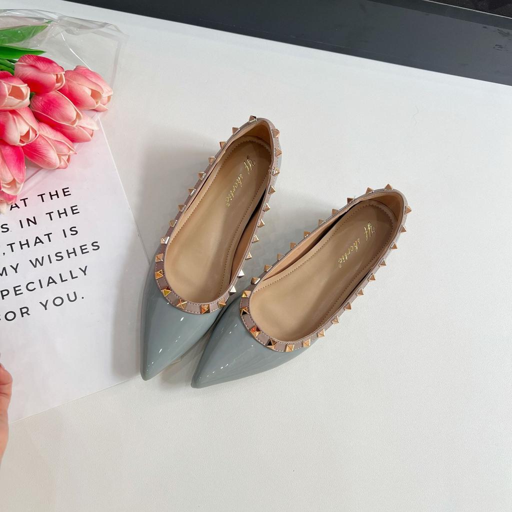 Single Shoes Women's Spring and Autumn 2025 New Pointed Rivets Inner Height Increase French Patent Leather Fashionable Versatile Shallow High Heels