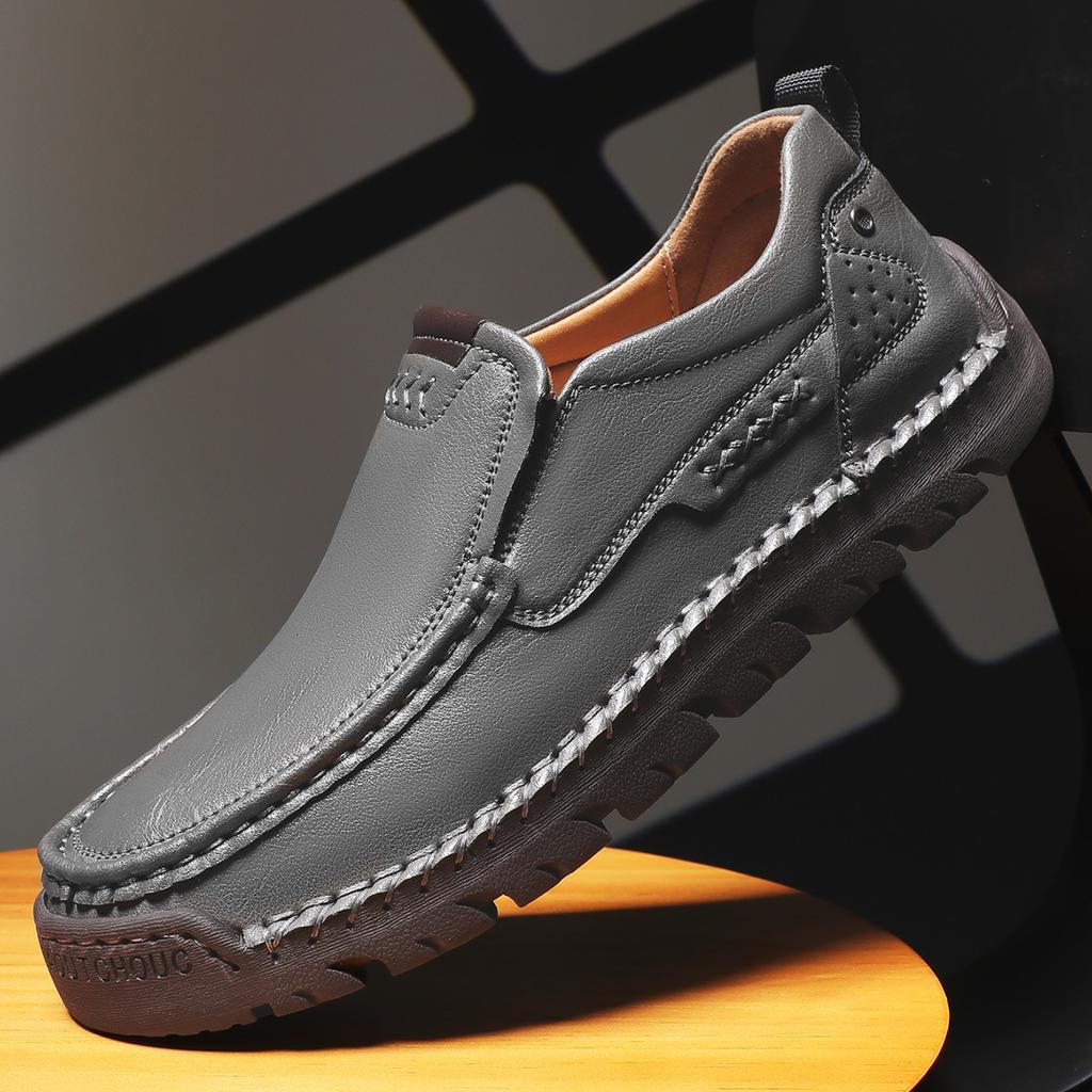 Moda 2025 Nuovi Mocassini da Uomo Traspiranti Slip on Scarpe da Guida Italiane Chaussure Homme Vera Pelle Uomo Scarpe Casual Fatte a Mano