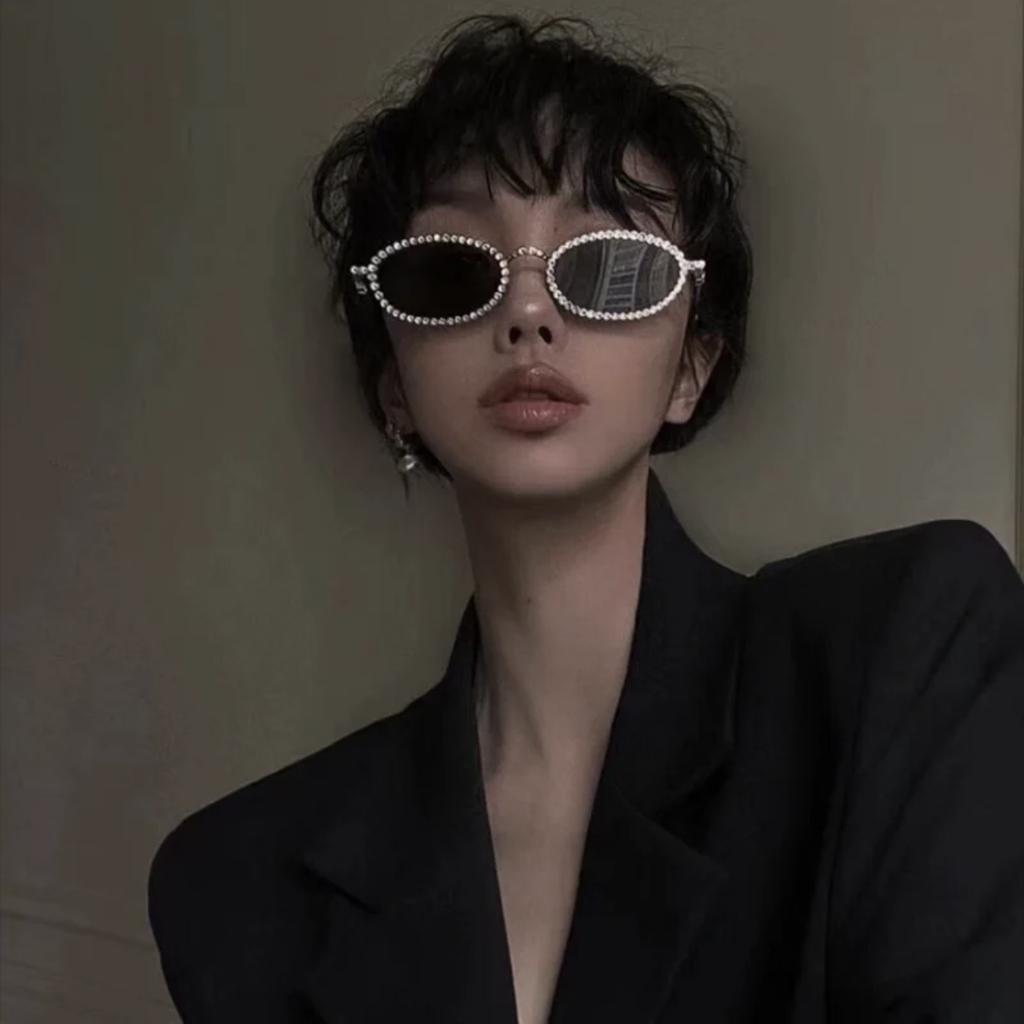 Vintage Punk Luxury Brand Designer Diamond Oval Sunglasses Women Sun Glasses For Female Uv400 Trendy Small Frame Crystal Shades