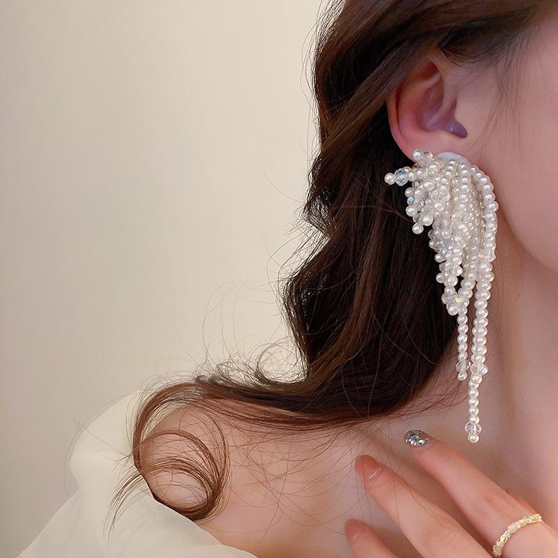 Boucles d'oreilles puces élégantes en argent avec fleurs de perles et pampilles - Mode française haut de gamme polyvalente