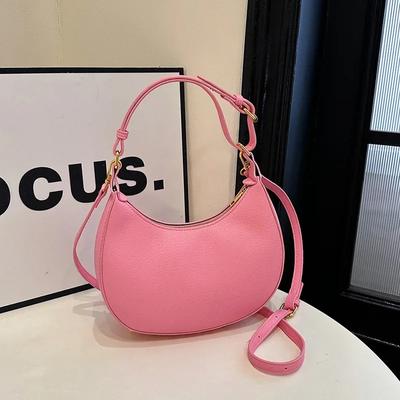 Dámská elegantní kabelka přes rameno ve francouzském stylu s půlkruhovým tvarem a crossbody