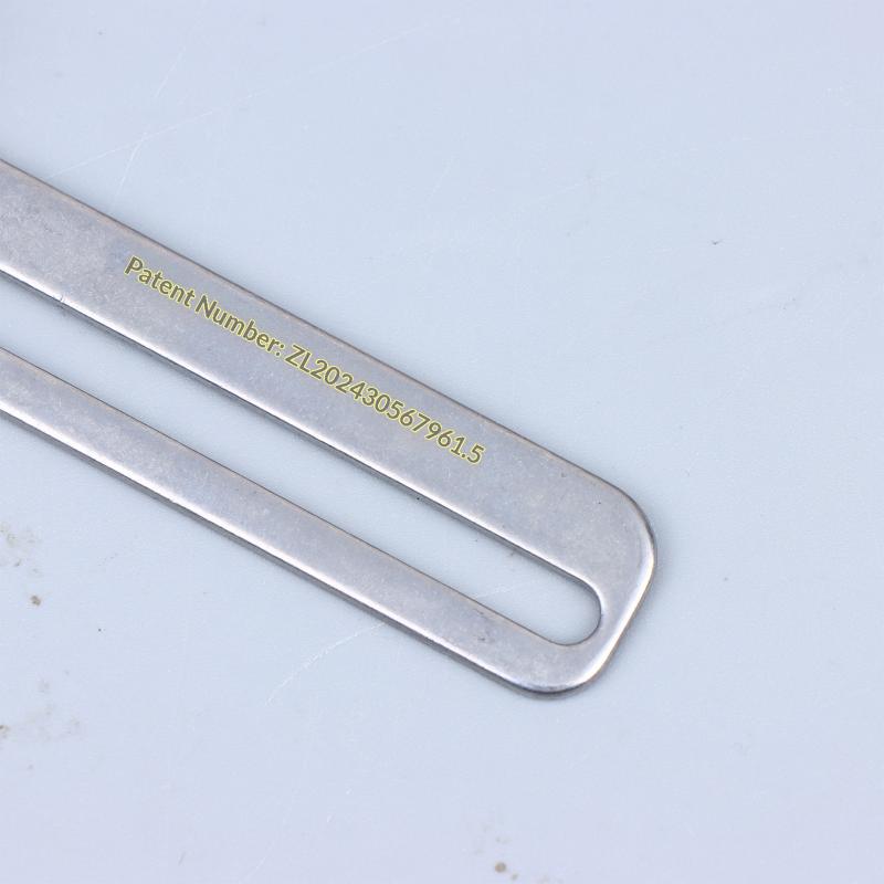Industrial Sewing Machine Zigzag Foot Three Needle Five Thread Adjustable Edge Guide Designed for Heavy Duty Garment Production