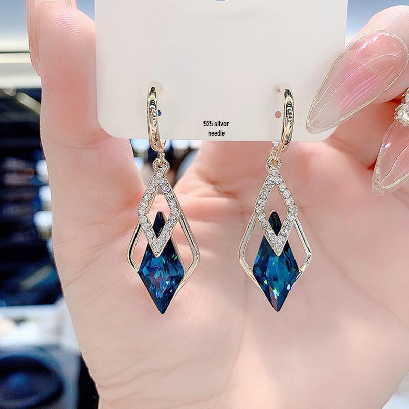 

Корейские серьги-капли из кристаллов с роскошными заушниками