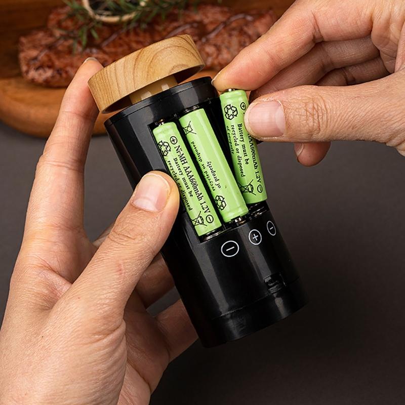 Electric Salt and Peppers Grinders Automatic Operation Salt Peppers Mill Battery Operated Peppers Grinders Kitchen Tool