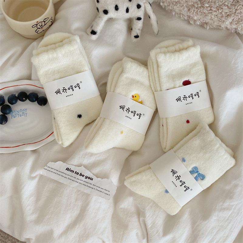 Meias grossas de tornozelo para outono e inverno, cor creme, de lã australiana, com bordado de patinho amarelo de desenho animado, macias e quentes para dormir em casa