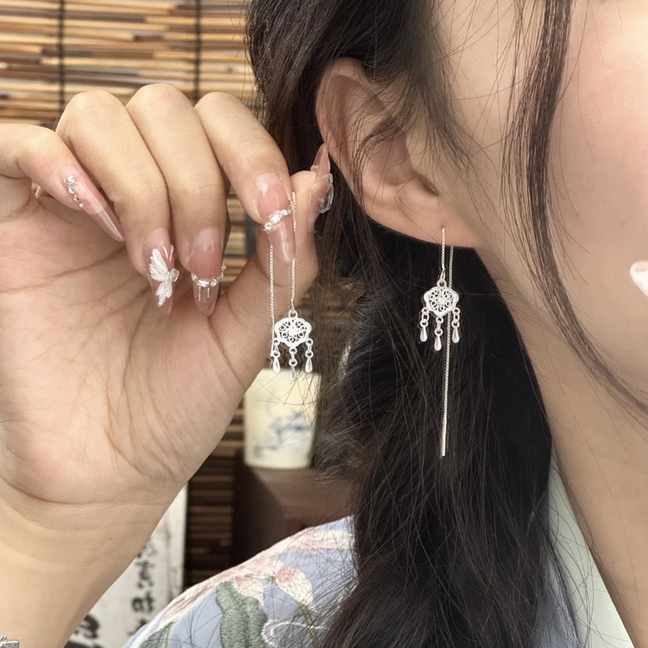 

Anenjery Геометрические Длинные Серьги-Ловцы Снов с Кисточками Женственный Темперамент Уникальная Ретро Элегантность Высококлассные Серьги Ювелирные Изделия Подарки белый