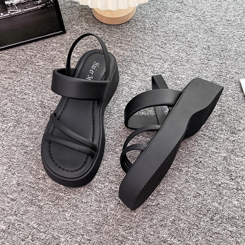 Hot Selling French Fairy Tale Style Women's Sandals Roman Beach Shoes Summer Versatile Thick Bottom Model 2025 Wear Soft Bottom