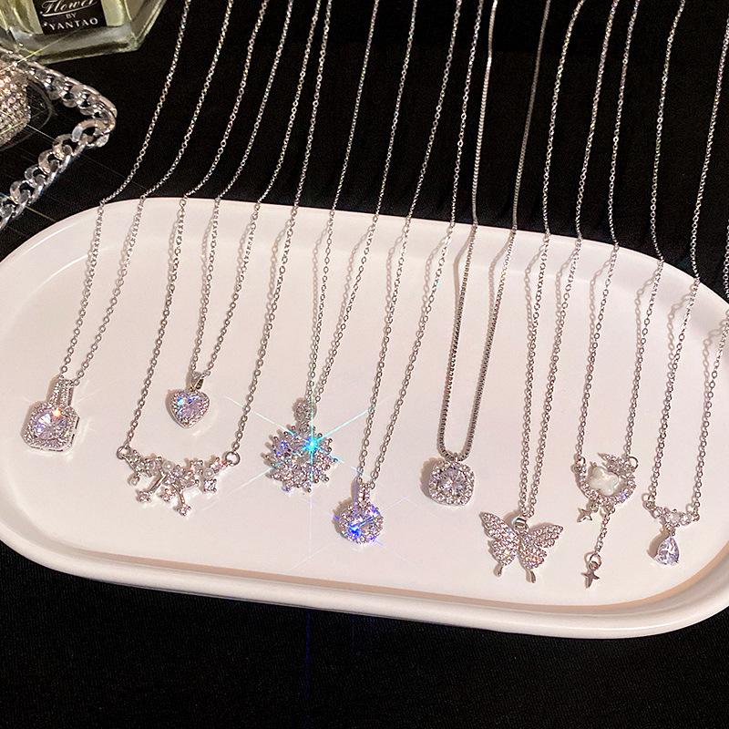 High-end Super Flash Zircon Titanium Steel Necklace Women's Versatile Niche Temperament Silver Collarbone Chain Internet Celebrity New Accessories