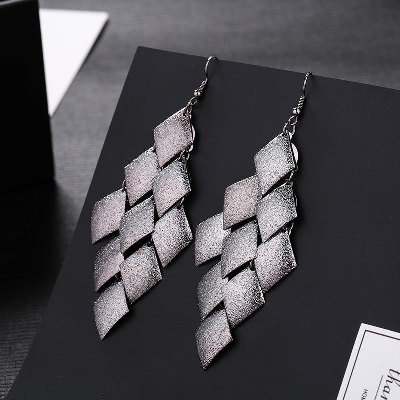 European and American Earrings, Fashionable Styles, Fashionable Metallic Exaggerated Tassels, Elegant Long Trendy Element Earrings and Pendants