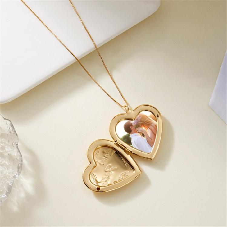 Adjustable Chain Heart Photo Locket Necklace with Detailed Florals Engraving Keepsakes Jewelry Portable for Gifting