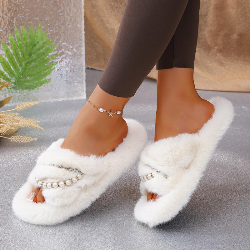 Luxury Pearl Chain Decoration Short Plush Slides Women 2025 Autumn Round Toe Low Heel Slippers Warm Faux Fur Outdoor Slippers