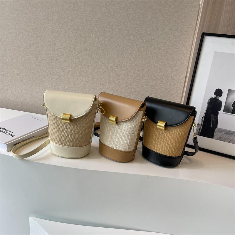 

Summer Simple Bucket Straw Bag Contrast Color Flip Texture Beach Messenger Bag Elegant Large Capacity 19*10*15CM білий