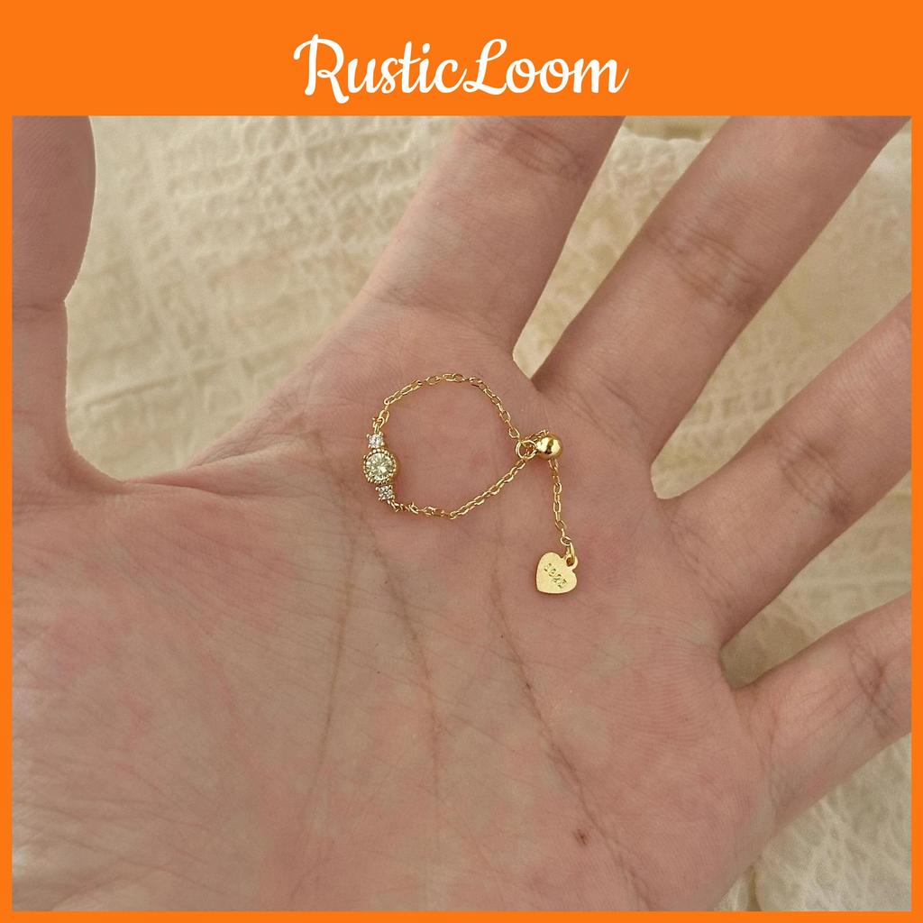 Trendy Pull-through Chain Ring For Women Featuring Chic Moissanite Accents