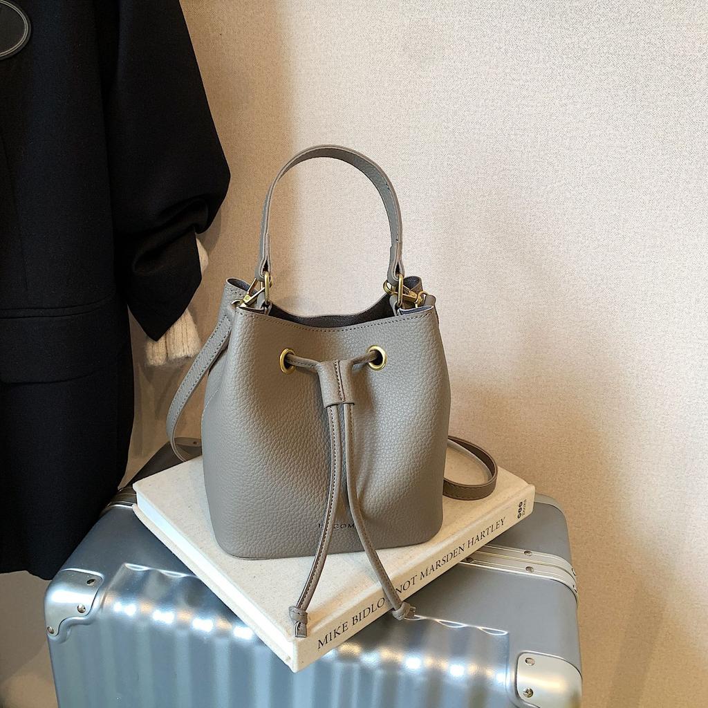 Hand carrying bucket bag women's new trendy shoulder bag large capacity messenger bag casual versatile handbag