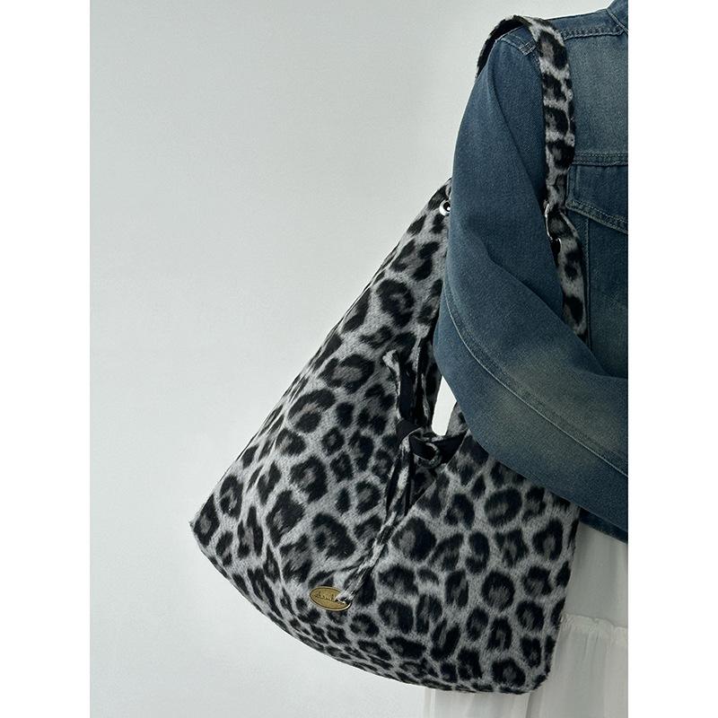 

Slack lazy wind large capacity leopard print bag new literary and retro tote bag niche commuter shoulder bag