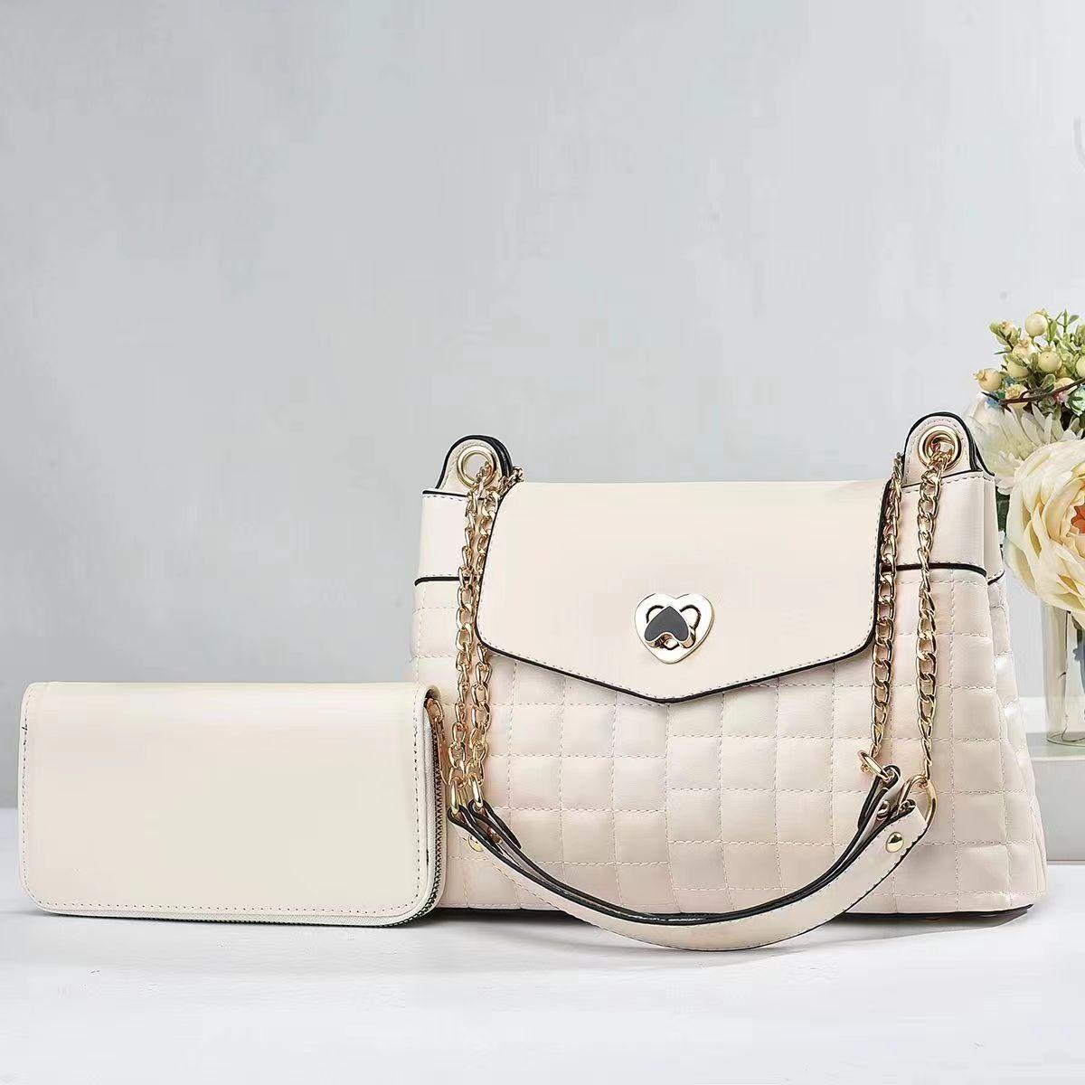 The New Female Bag Popular Fashion Large Capacity Crossbody Bag Women All Fashion Small Fragrant Wind Ring-lattice Female Bag .