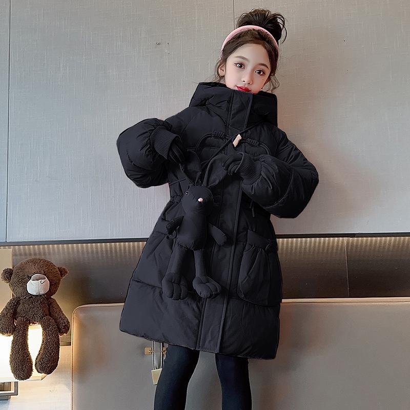 Dívčí módní péřová bunda s fleecovou podšívkou a s panenkou králíčka na podzim/zimu 2025