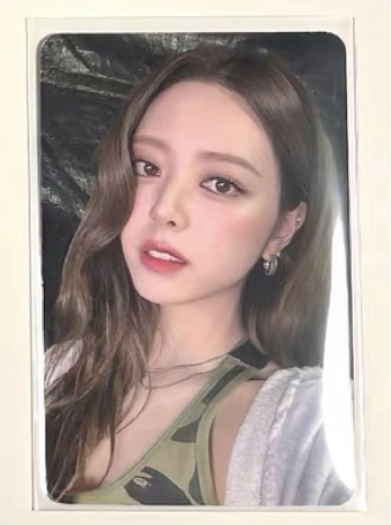 

[USED] ITZY GOLD Starriver Chinese Bonus Trading Card Yuna