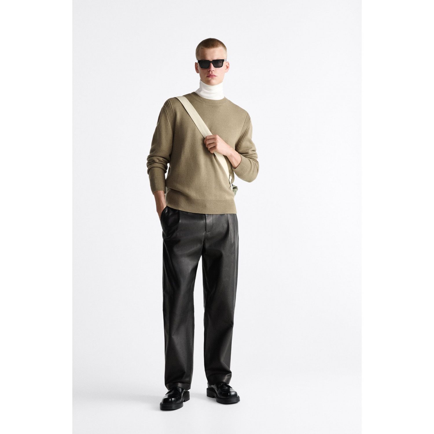 

CONTRAST RIBBED SWEATER