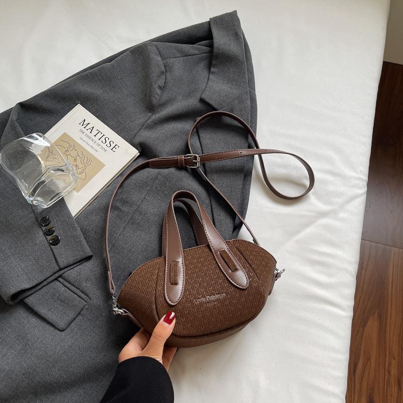 

Простая контрастная маленькая сумка женская 2025 новая портативная сумка-ведро модная с высокой ценностью иностранная нишевая сумка-мессенджер женская