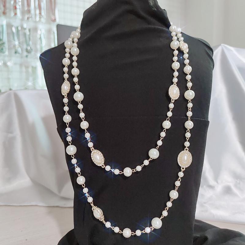 Four-leaf Clover Necklace for Women Accessible Luxuryclassy Sense Necklace Fall and Winterlongsweater Chain