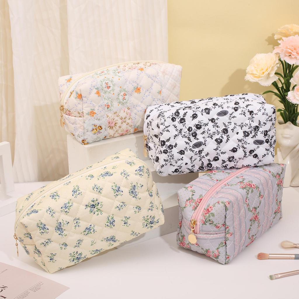 Floral Quilted Cotton Makeup Bag: Large Capacity Student Pencil Case & Toiletries Organizer