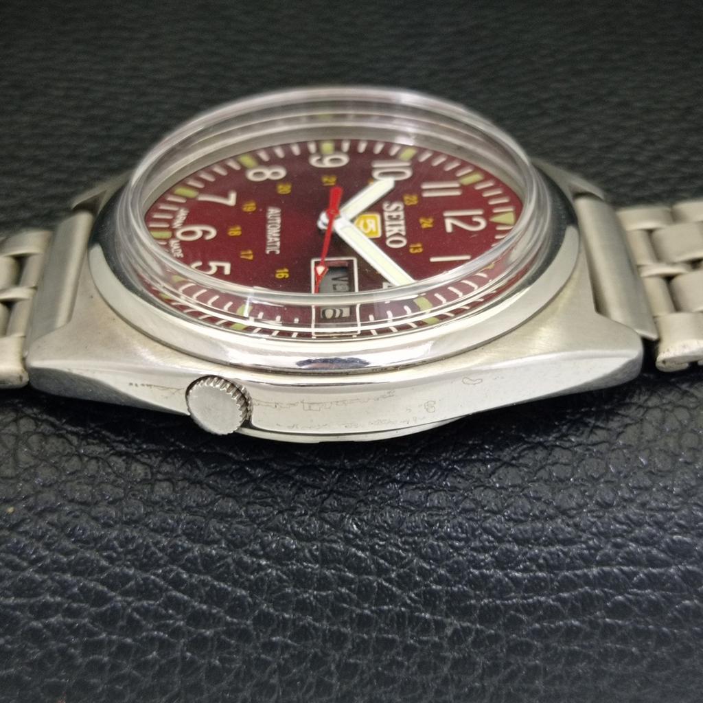 GENUINE VINTAGE AUTOMATIC SEIKO 5 JAPAN 7009A MENS MAROON DIAL WATCH A702403-5