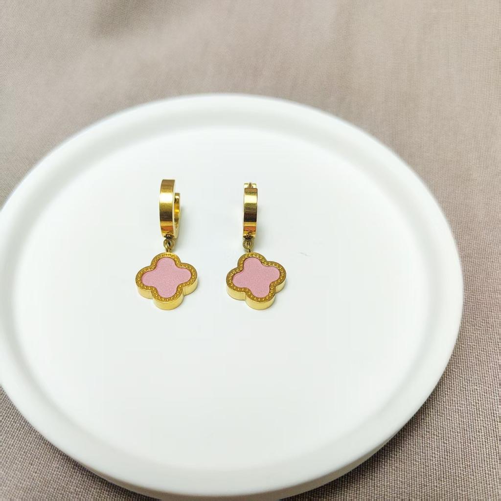 18K Clover Ear Clip Titanium Steel Short, Versatile, Simple, Light Luxury, Gold Edge Earstuds