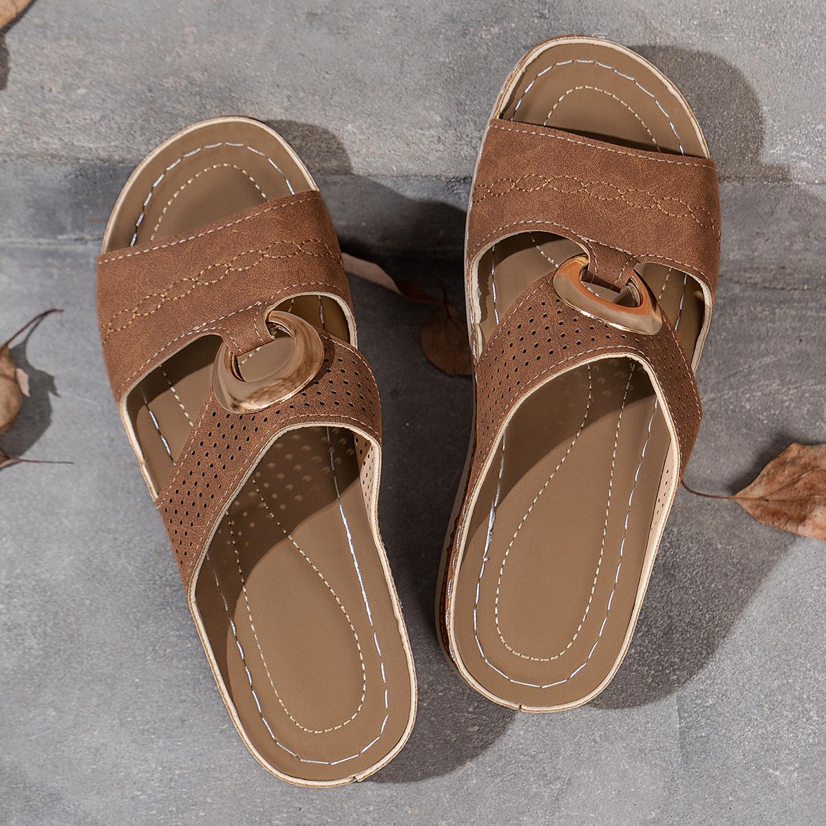 

Клиновидный каблук толстая подошва полые тапочки женские новые повседневные на одной педали металлическая пряжка крутые тапочки женские 43 светло-коричневого