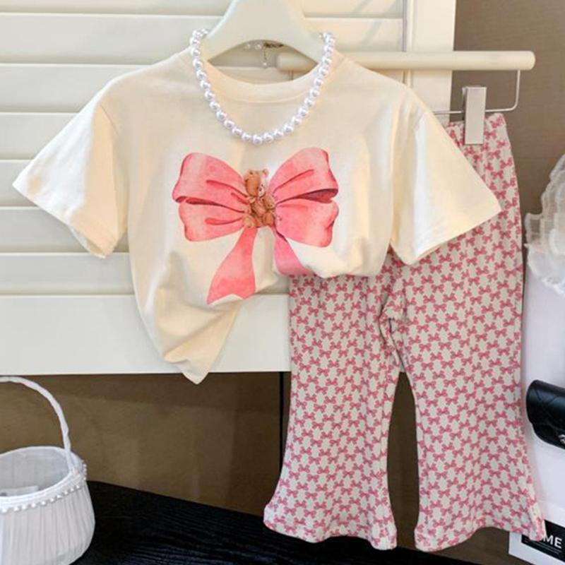 

Комплект одежды для девочек, летняя детская футболка с короткими рукавами и расклешенными брюками с принтом медведя и бантом, комплект из двух предметов 100