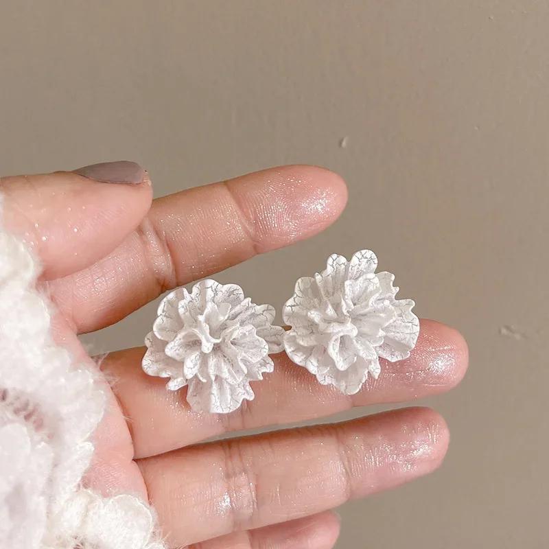 Korean New White Flowers Stud Earrings for Women Fashion Personality Design Bijoux Wedding Birthday Gift Jewelry Wholesale