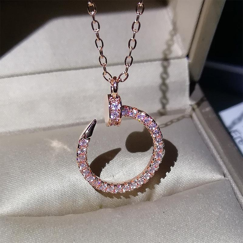 

Simple Fashion Rose Gold Inlaid Full Diamond Nail Necklace Luxury Curved Nail Round Pendant Clavicle Chain For Ladies