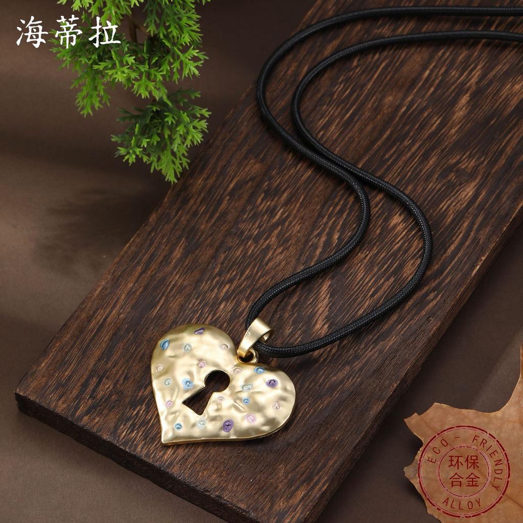 New Enamel Color Love Lock Leather Rope Long Pendant, Women's Exaggerated Hollow Heart-shaped Leather Rope Long Necklace