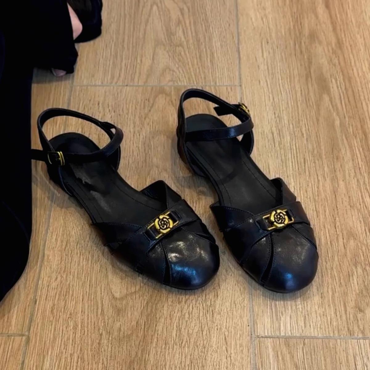 

Sheepskin version camellia hollow breathable Roman shoes women s summer wear leather bag head shoes retro word with sandals 39