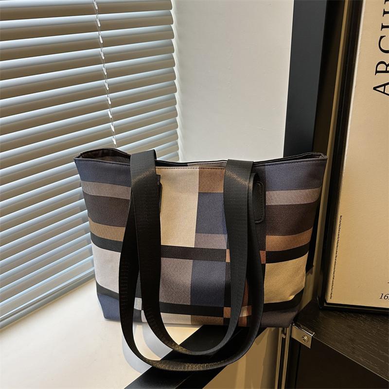 Chic And Trendy Street Style Womens Pu Leather Tote Bag 2024 New Fashion Shoulder Handbag