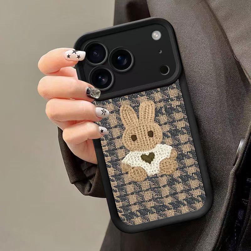 Capa de Celular Adorável de Coelho à Prova de Queda para iPhone 17, 16 Pro, 15 Pro Max, 14 e 13 Pro.