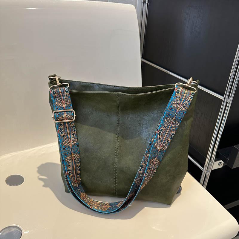 Large Capacity Bag Women's 2025 Autumn New Retro Broadband Shoulder Messenger Bag Solid Color Texture Commuter Bucket Bag